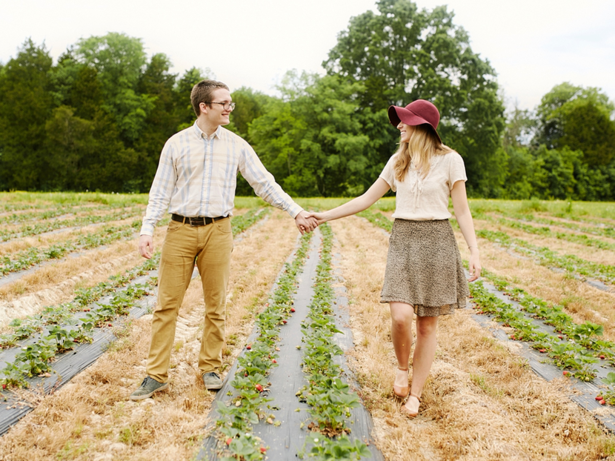 Tennessee Strawberry Field Anniversary Session, engagement session ideas, styled shoots