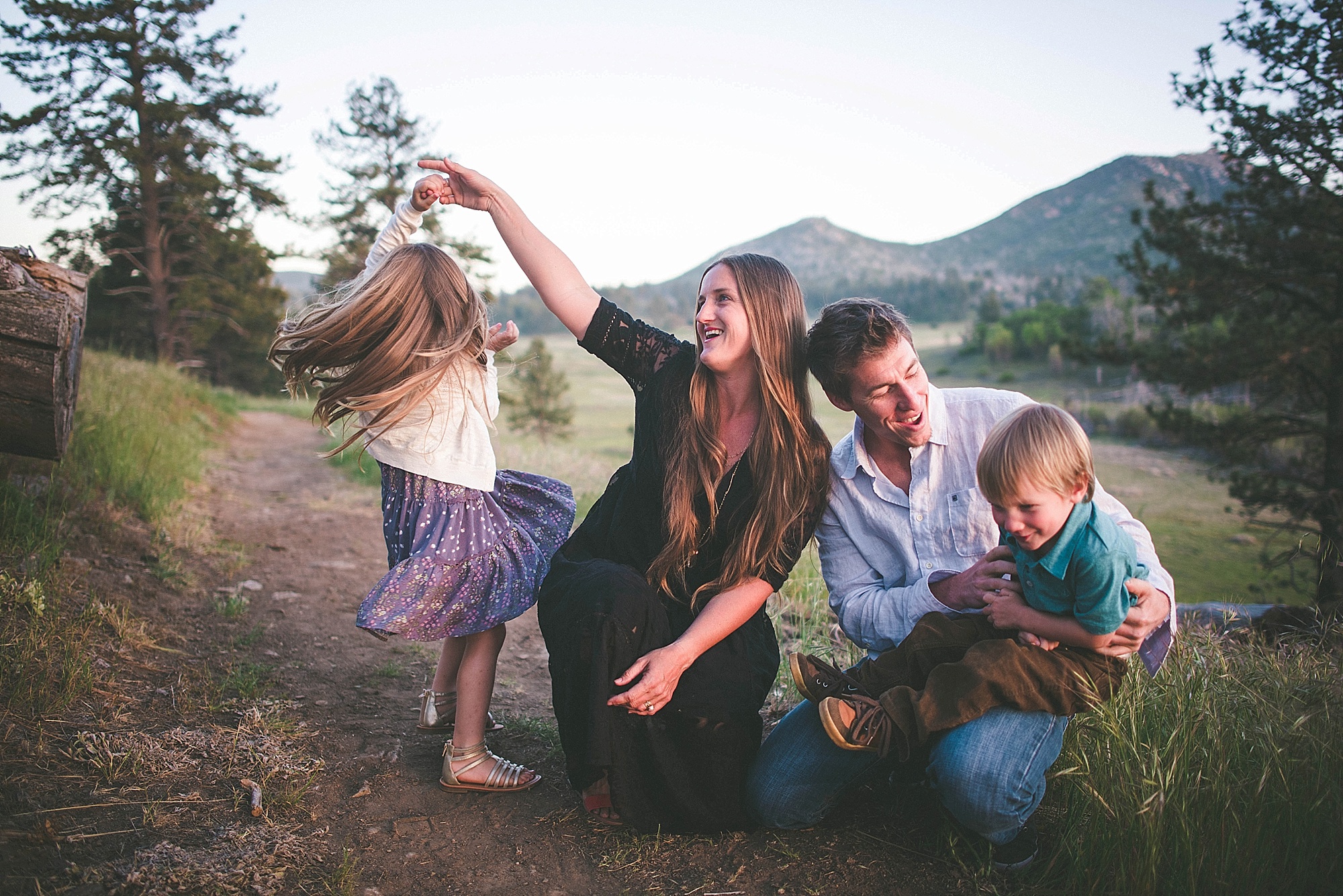 Hillside Adventure in California, family pictures, what to wear for family pictures