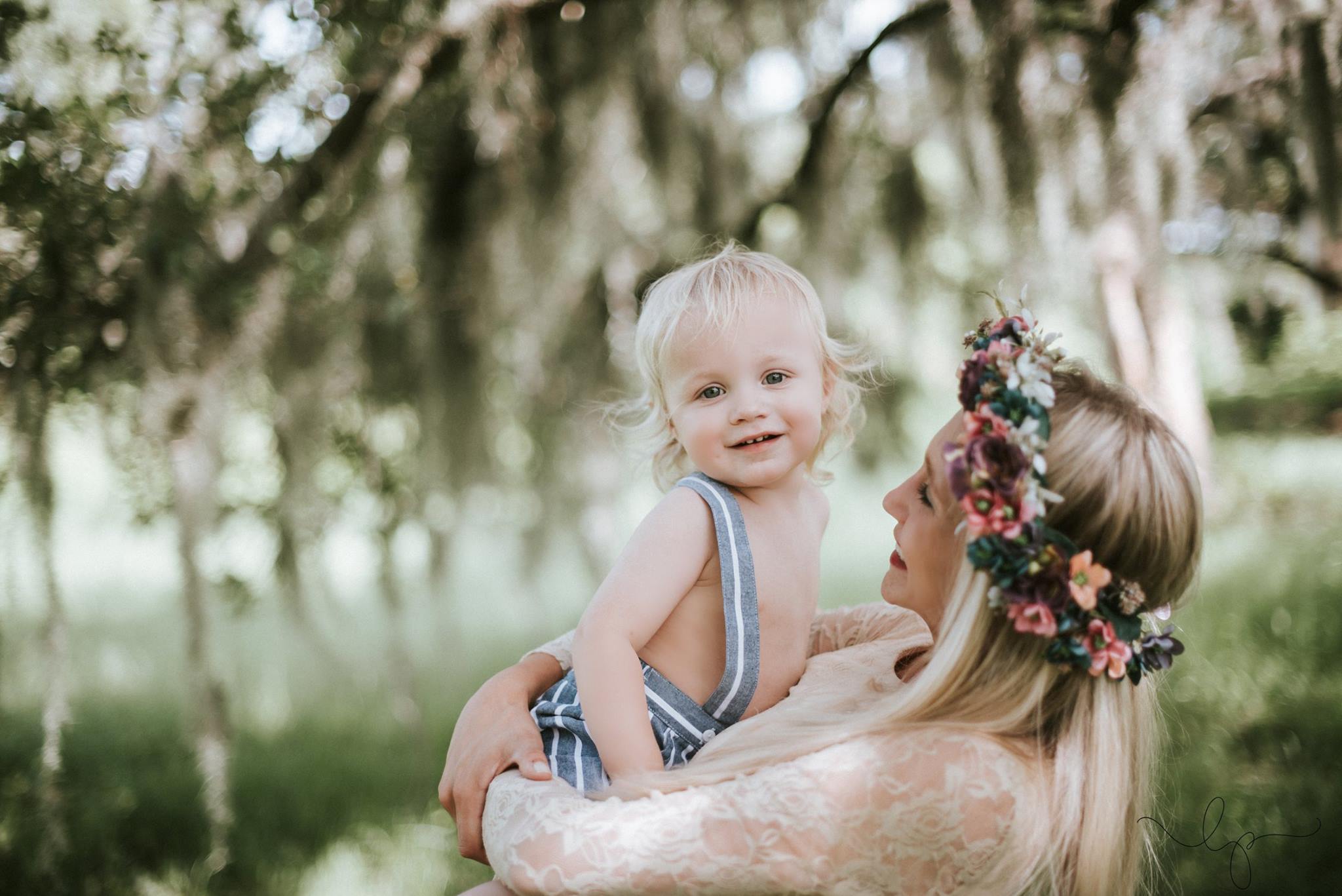 styled family sessions, motherhood