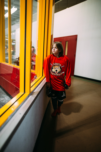 kid sports pictures, taking indoor sport pictures, hockey