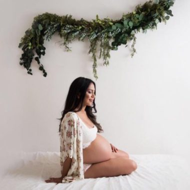 indoor maternity picture ideas, the daily story
