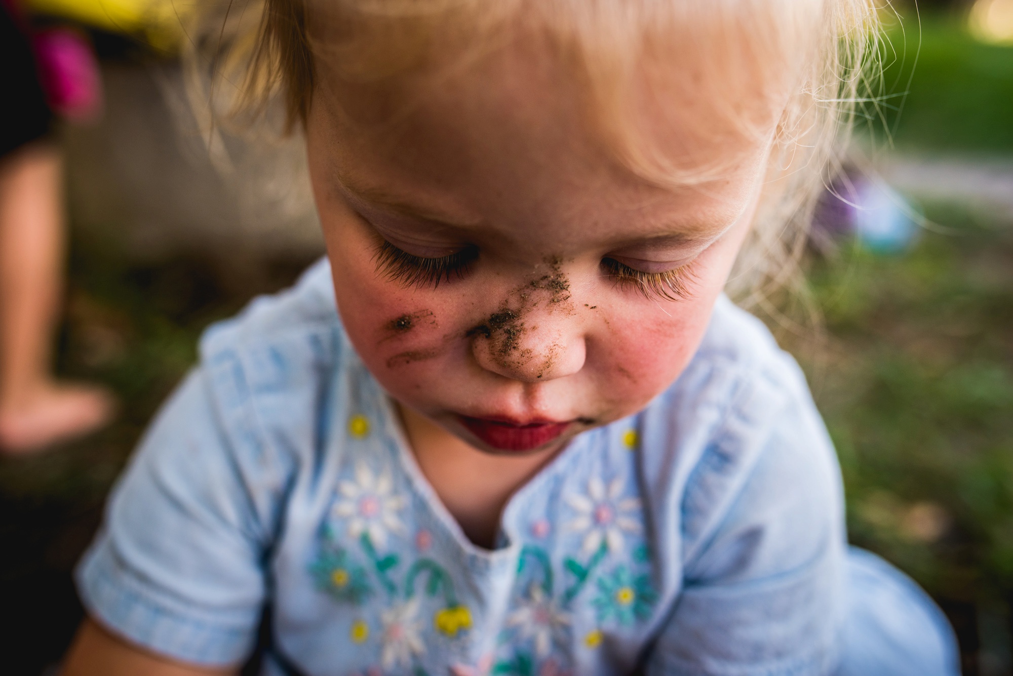 playing in mud, lifestyle pictures of kids, sisters, Creating Childhood Memories in the Mud