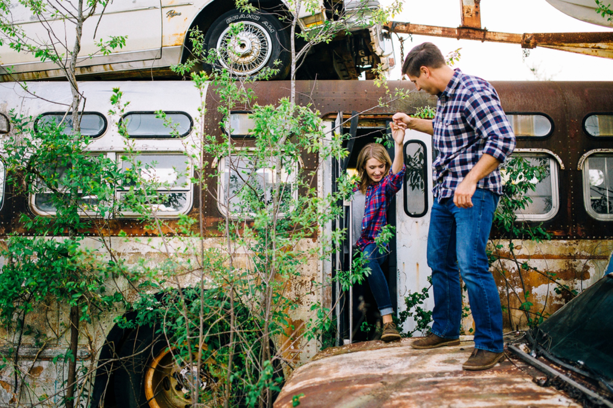 couple picture ideas, styled engagment picture ideas, Vintage Junkyard Couple Session