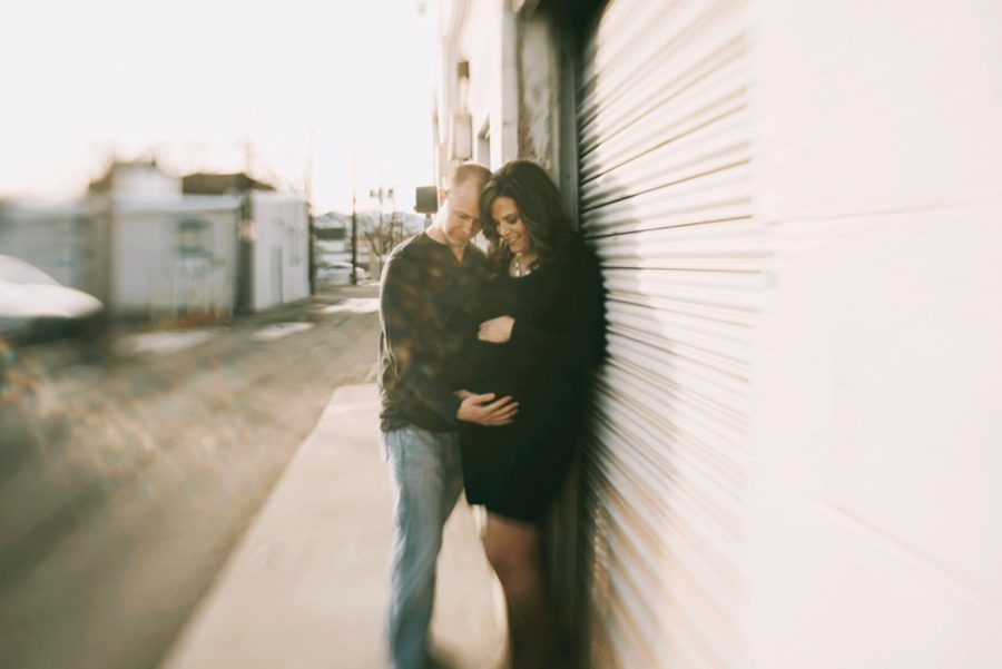 freelens maternity poses, Downtown Alley Maternity Session in Colorado 