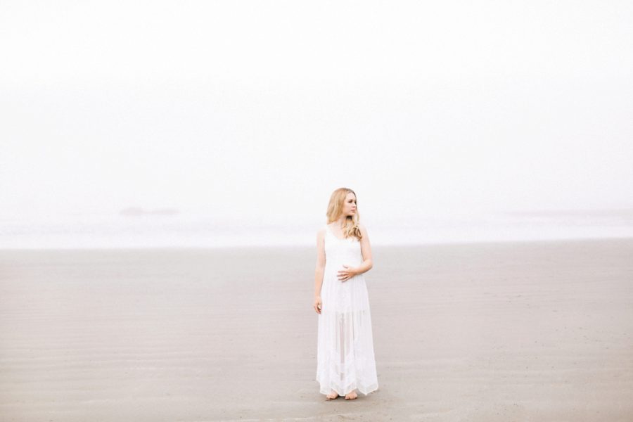 beach maternity poses, Ruby Beach Intimate Maternity Pictures in Washington