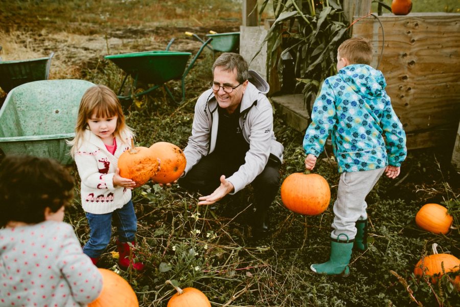 family finding pumpkins, lifestyle photography, Family Pumpkin Patch Adventure in British Columbia