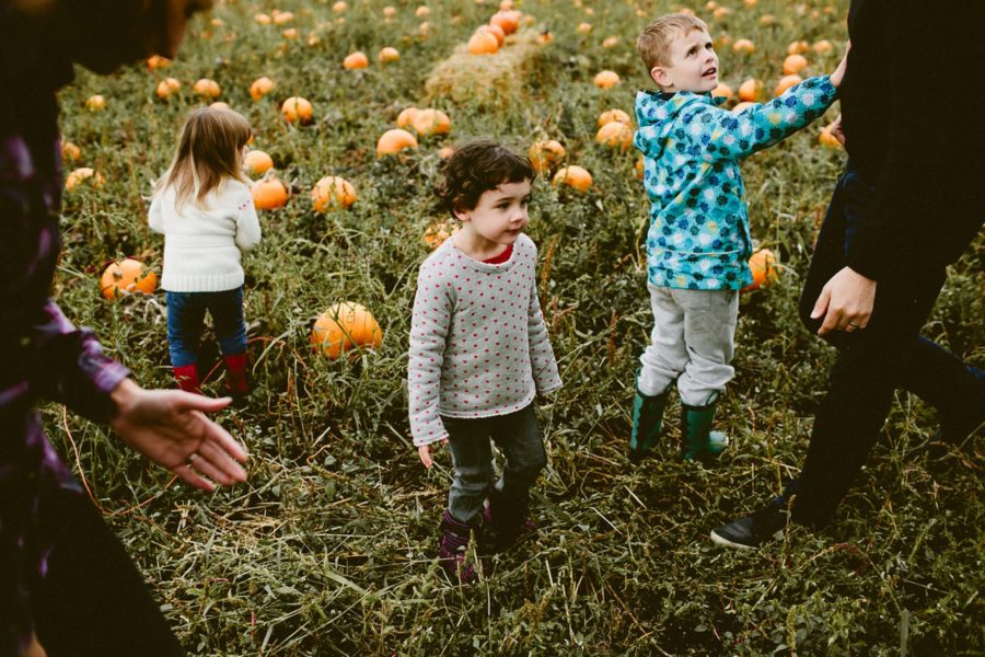 kids finding pumpkins, lifestyle photography, Family Pumpkin Patch Adventure in British Columbia