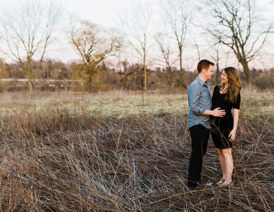 maternity poses, Twins Maternity Pictures in Ontario