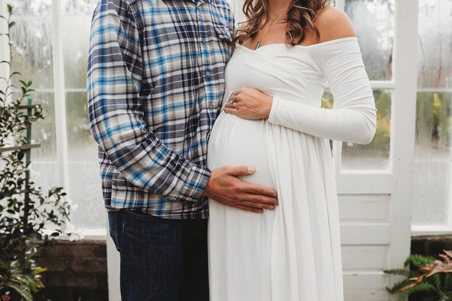 maternity couple poses, what to wear for maternity pictures, Organic Greenhouse Maternity Pictures in Washington 
