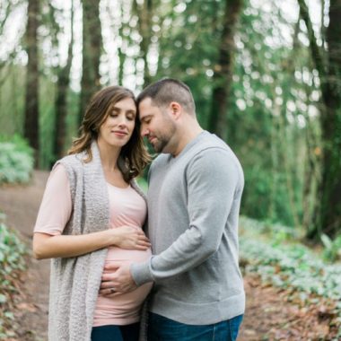 Maternity posing ideas, What to wear for maternity pictures, outdoor maternity session, Baby bump, Classic Portland Maternity Photos