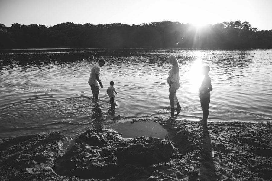 maternity pictures - maternity and family - black and white family pictures - family day at the beach