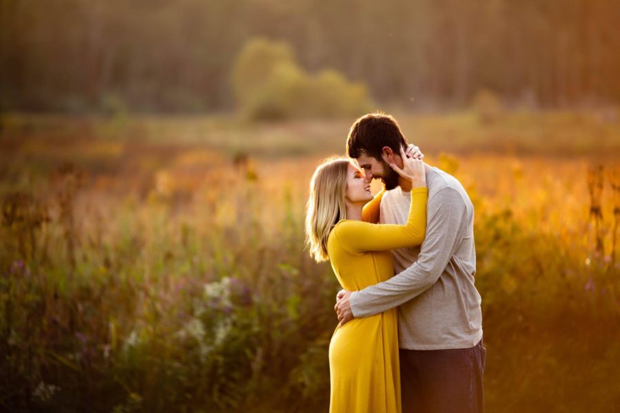 fall couple pictures, engagement pictures, what to wear for couple pictures