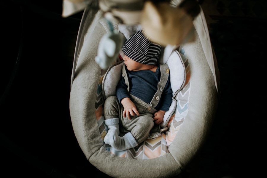 lifestyle newborn, in-home newborn pictures, lifestyle newborn pose ideas