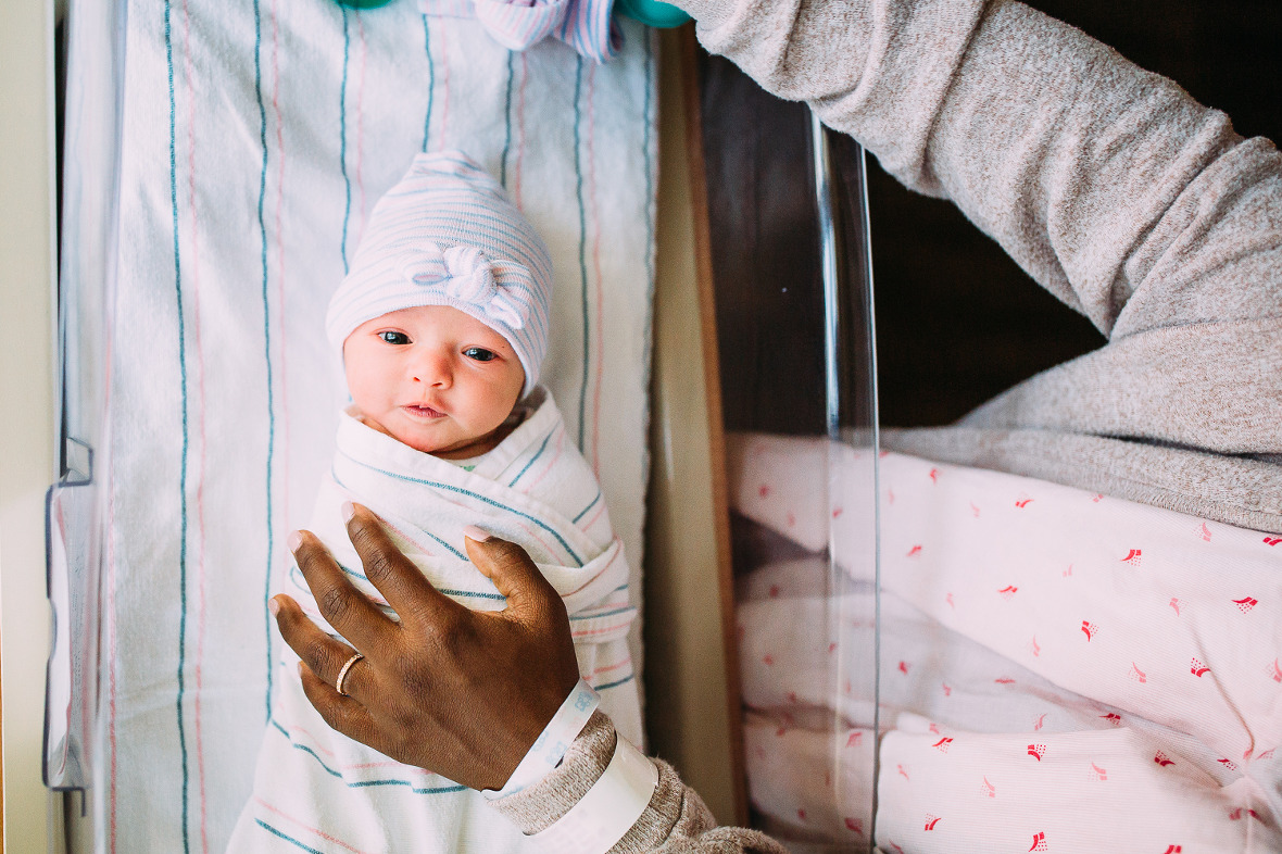 lifestyle newborn pictures, fresh 48 pictures, newborn in hospital poses, newborn photography