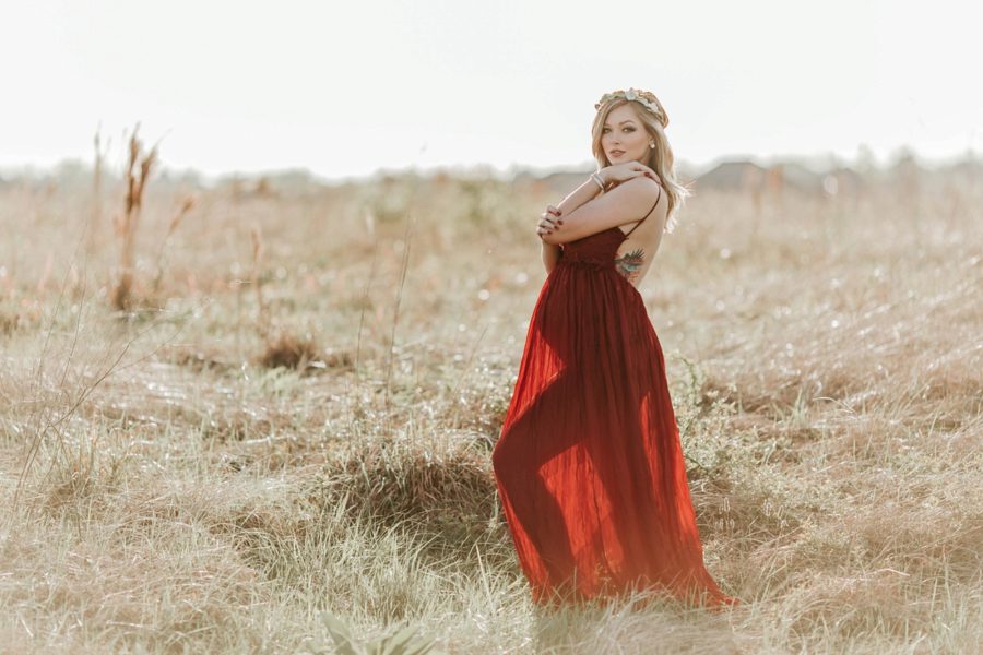 Southern Charm Rustic Maternity Pictures in Texas » Beyond The Wanderlust